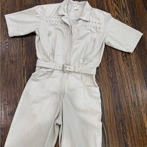 Vintage 1980s full zip jumpsuit light khaki pleated back matching belt